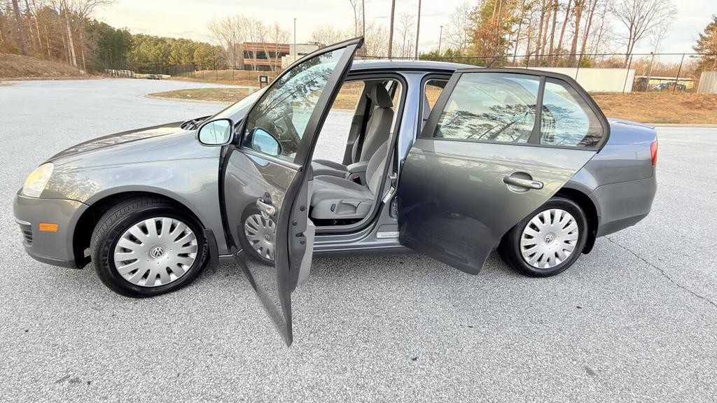 2009 Volkswagen Jetta - $4,500