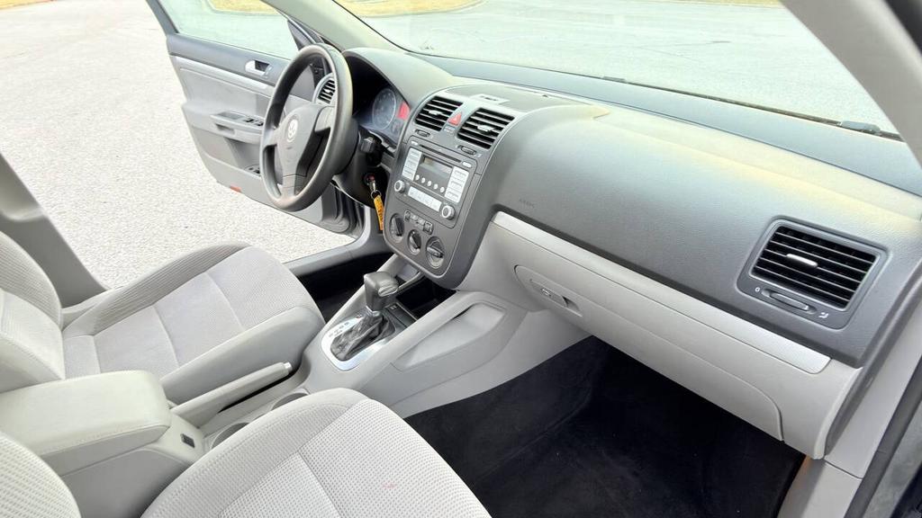 2009 Volkswagen Jetta - $4,500