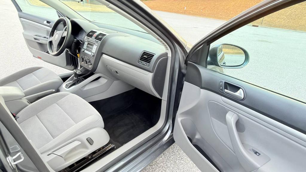 2009 Volkswagen Jetta - $4,500