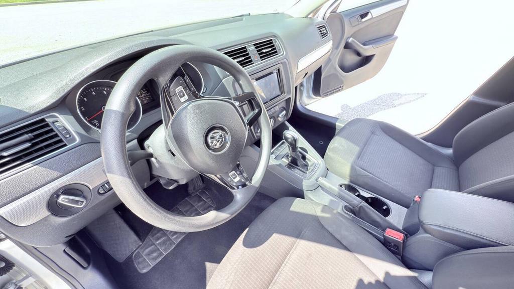 2015 Volkswagen Jetta - $7,500