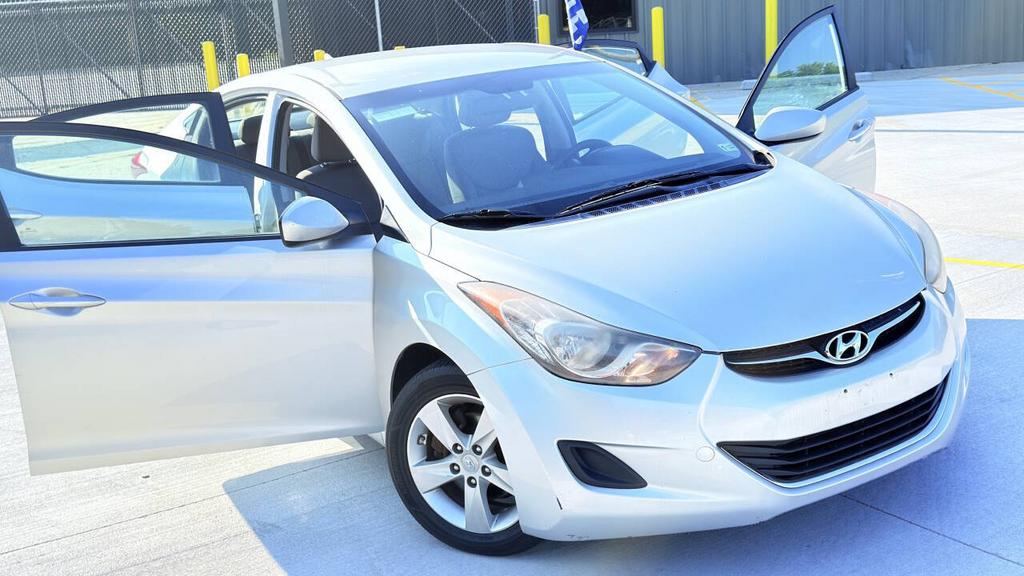 2011 Hyundai Elantra - $6,500