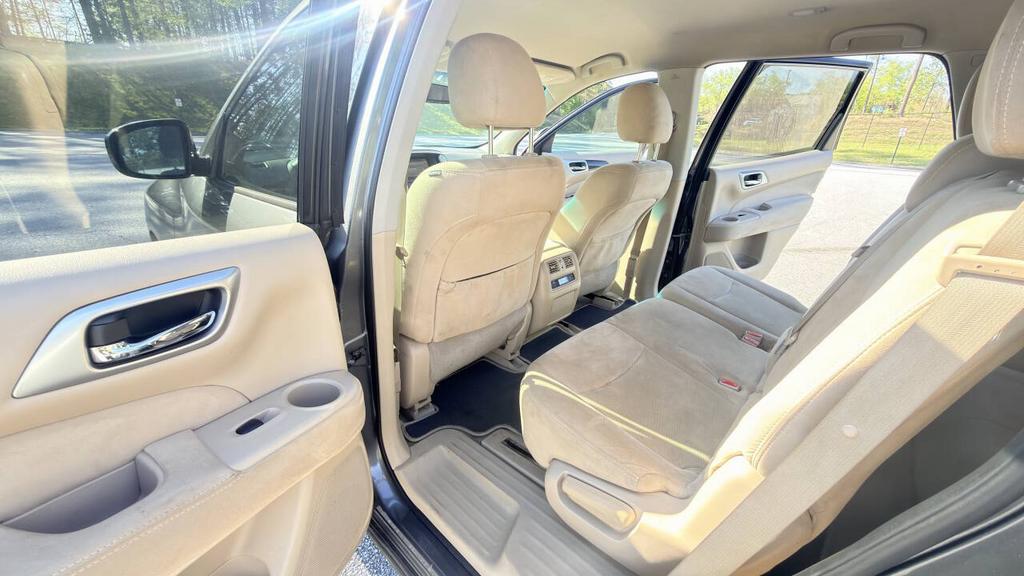 2015 Nissan Pathfinder - $4,999