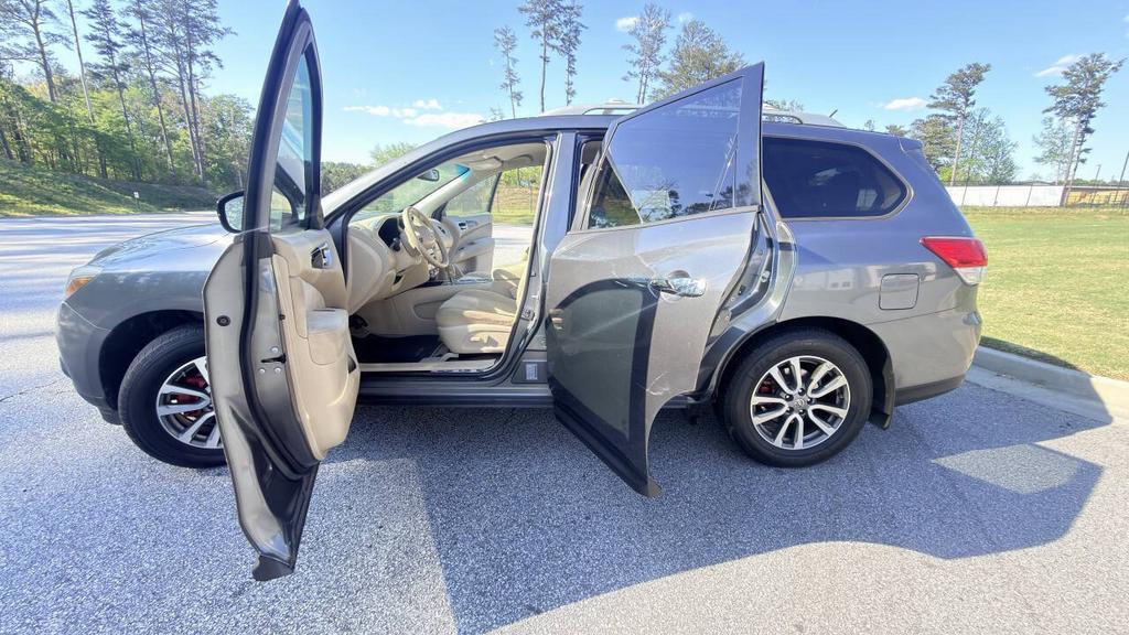 2015 Nissan Pathfinder - $4,999