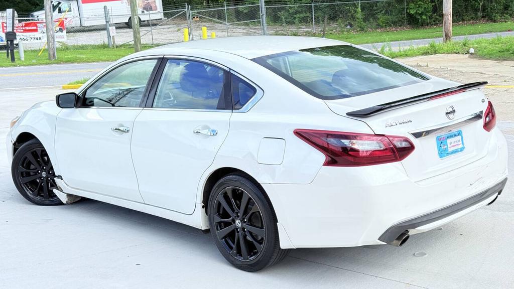 2017 Nissan Altima - $4,500