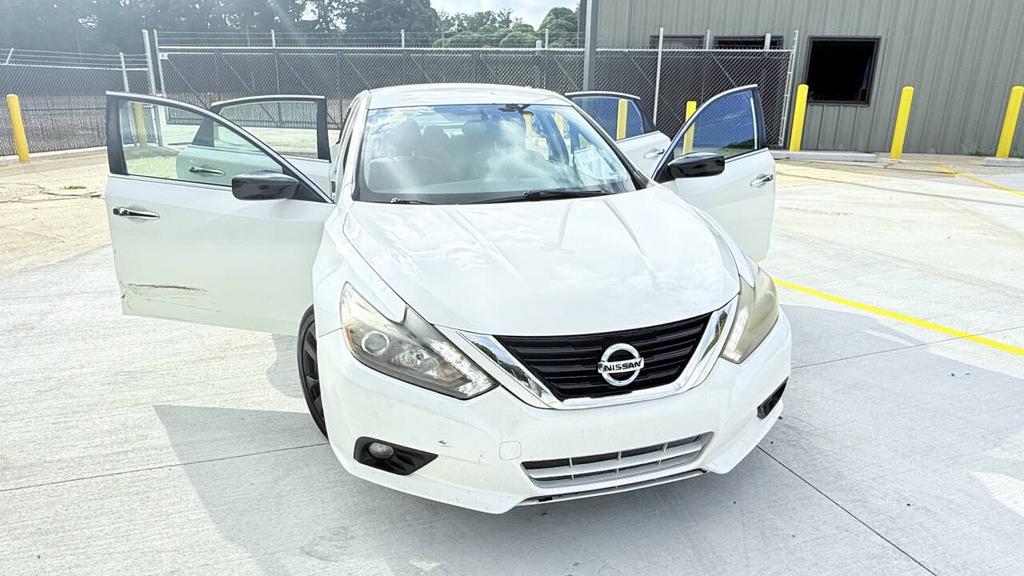 2017 Nissan Altima - $4,500