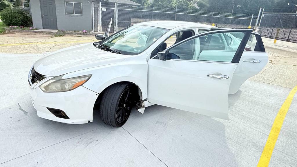 2017 Nissan Altima - $4,500