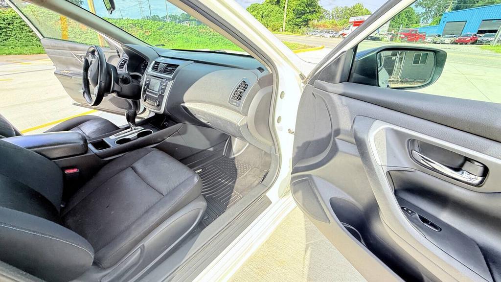 2017 Nissan Altima - $4,500