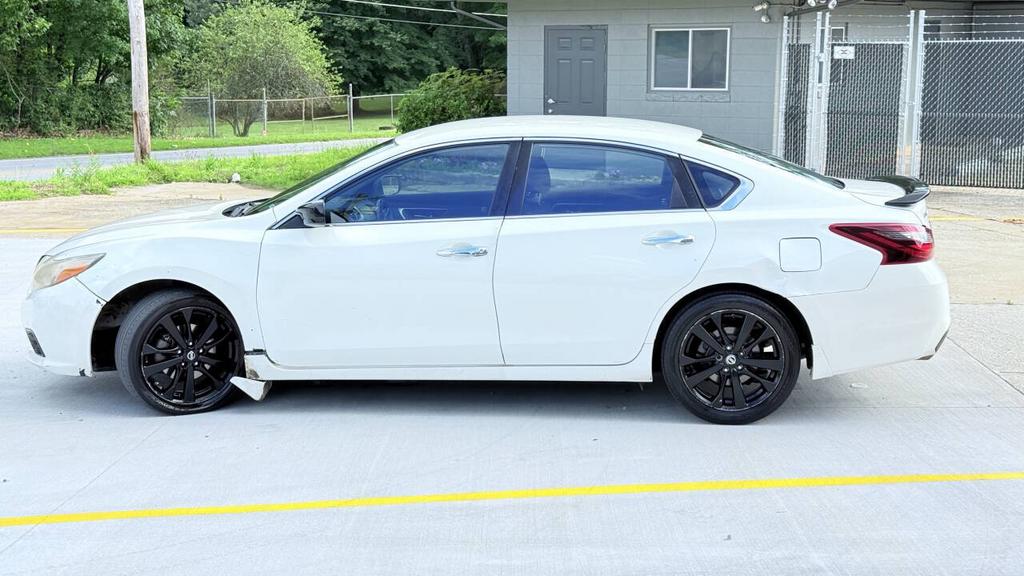 2017 Nissan Altima - $4,500