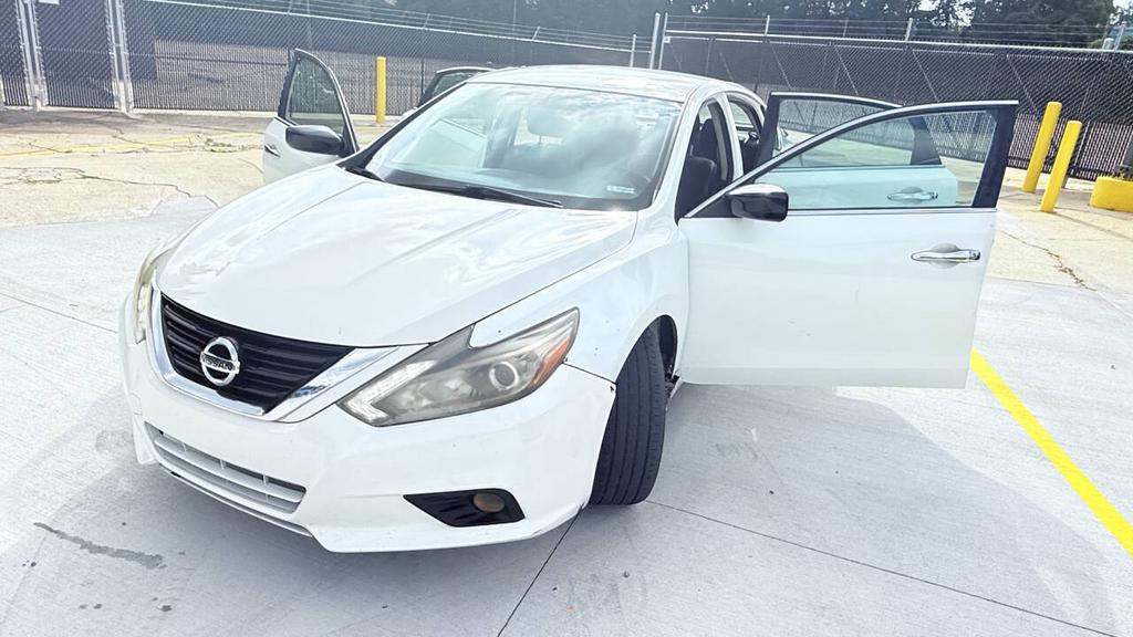 2017 Nissan Altima - $4,500