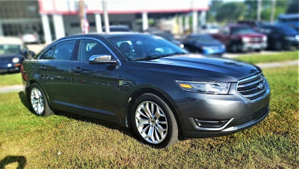 The 2016 Ford Taurus Limited photos
