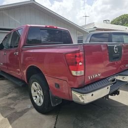 2005 Nissan Titan XE photo