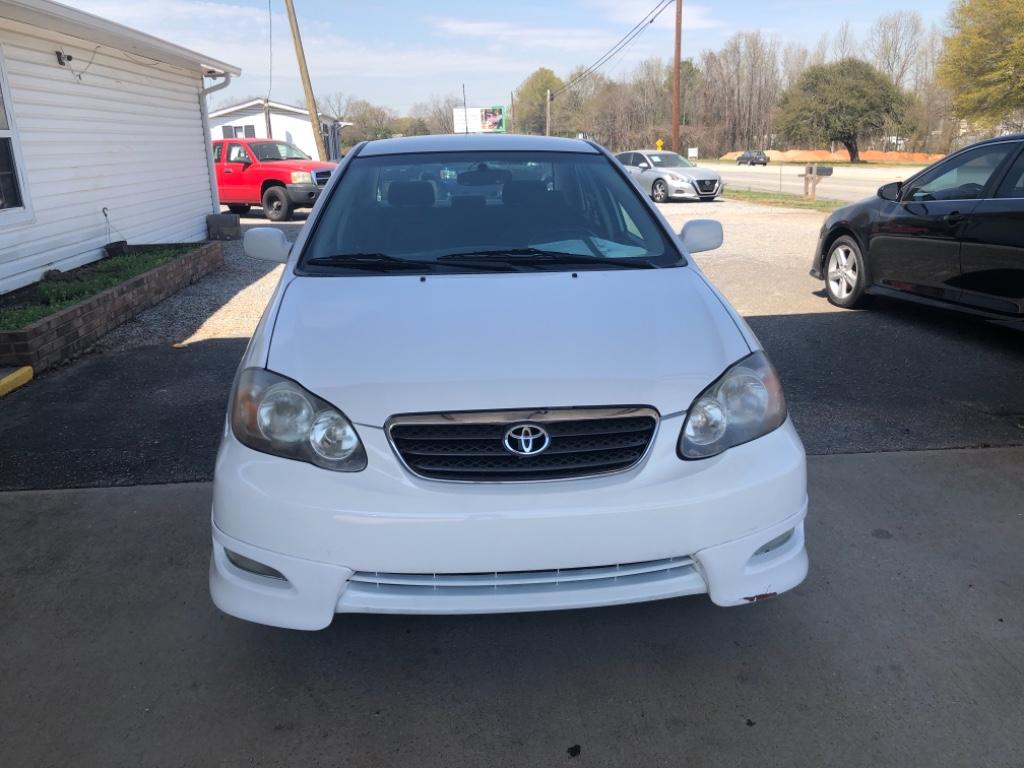 2005 Toyota Corolla CE photo
