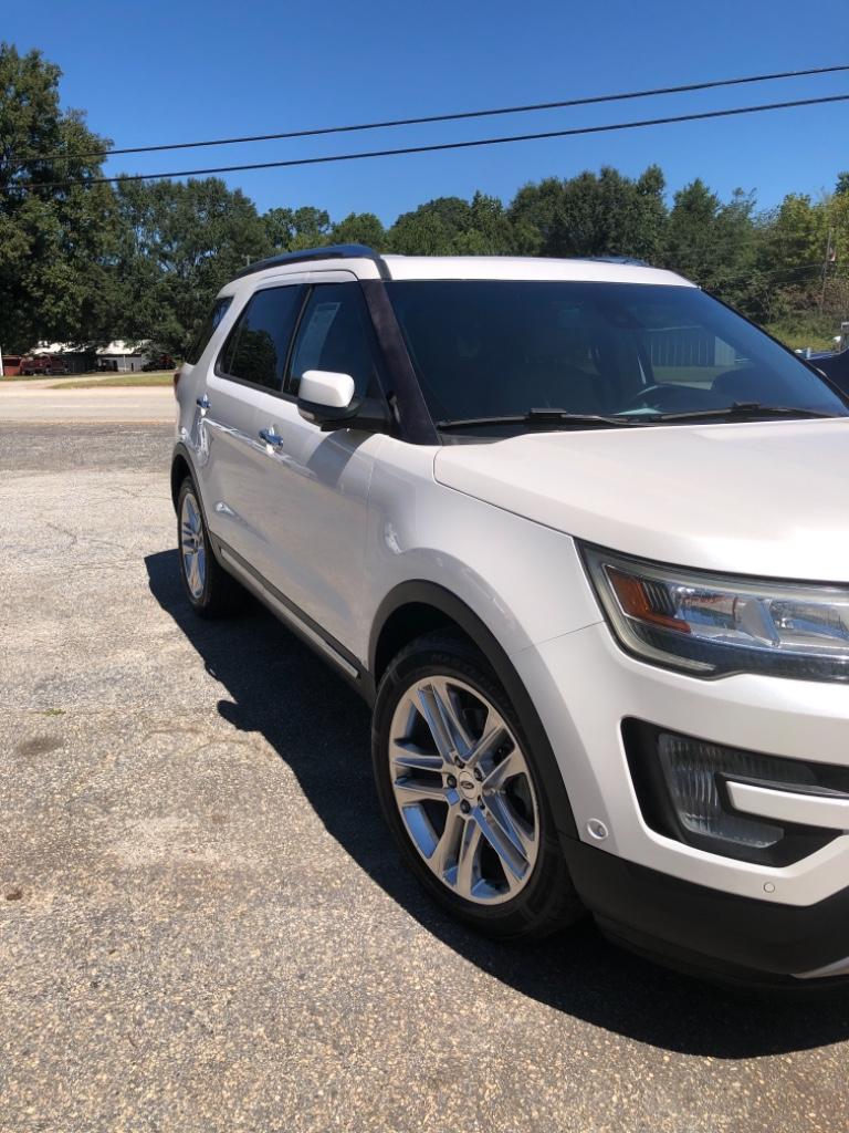 2017 Ford Explorer - $15,995