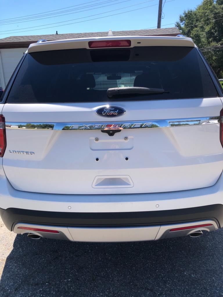 2017 Ford Explorer - $15,995