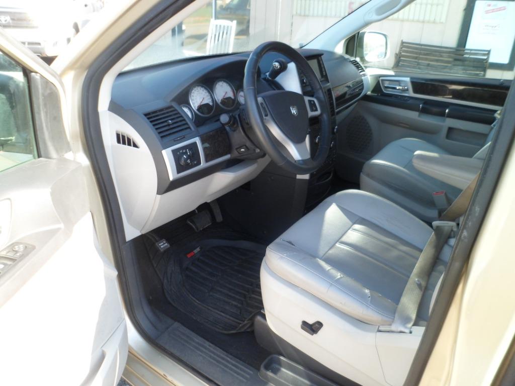 2010 Dodge Grand Caravan SXT photo