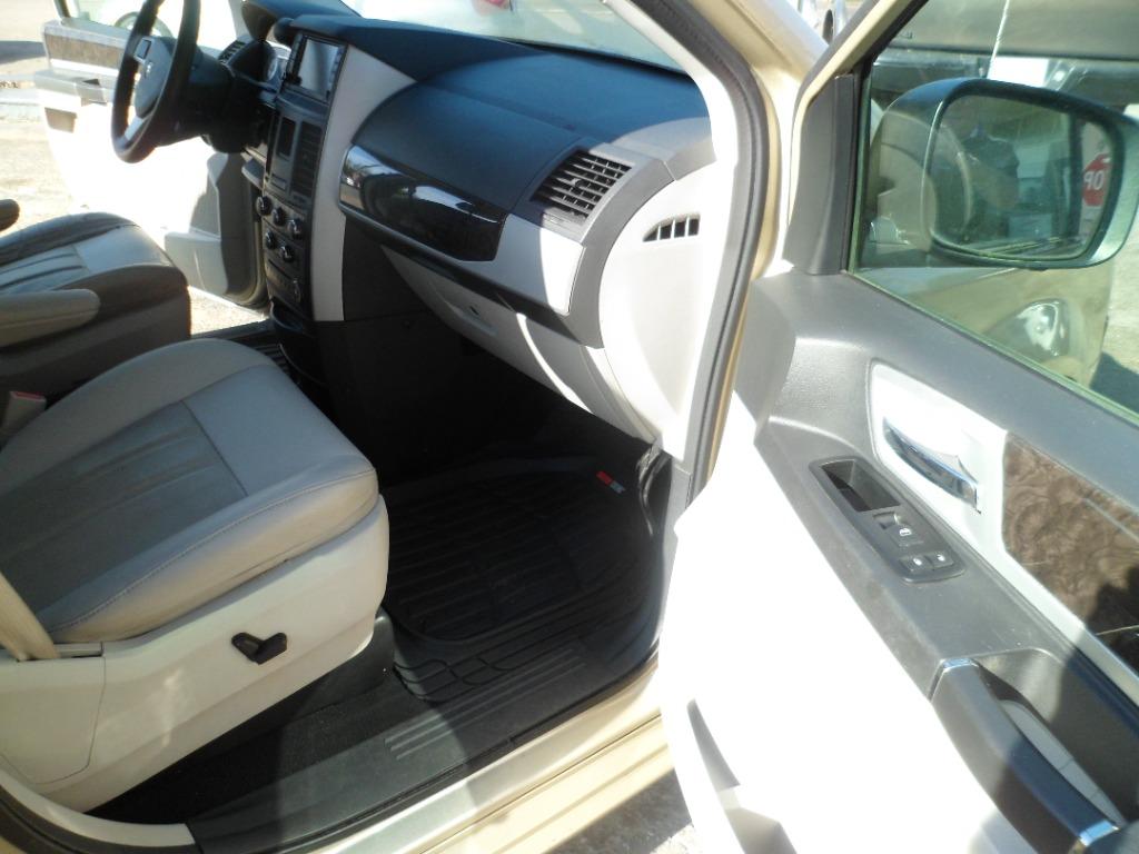 2010 Dodge Grand Caravan SXT photo