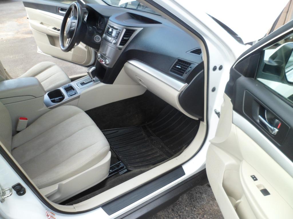 2012 Subaru Outback 2.5i Premium photo