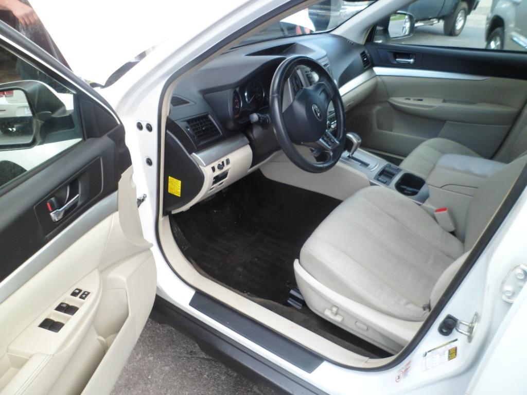 2012 Subaru Outback 2.5i Premium photo