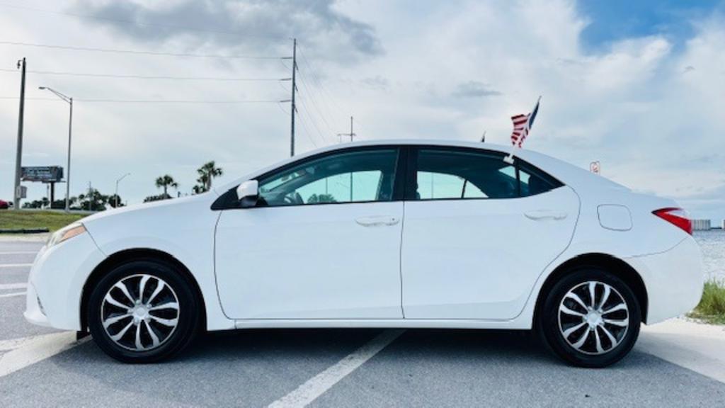 2016 Toyota Corolla LE photo