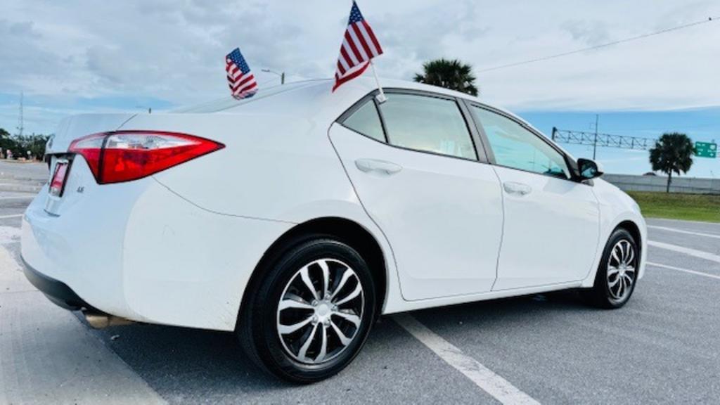 2016 Toyota Corolla LE photo