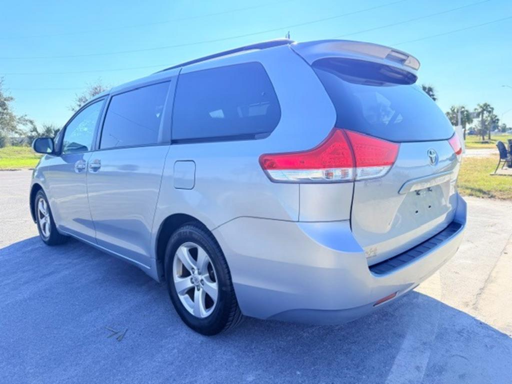 2013 Toyota Sienna - $9,995