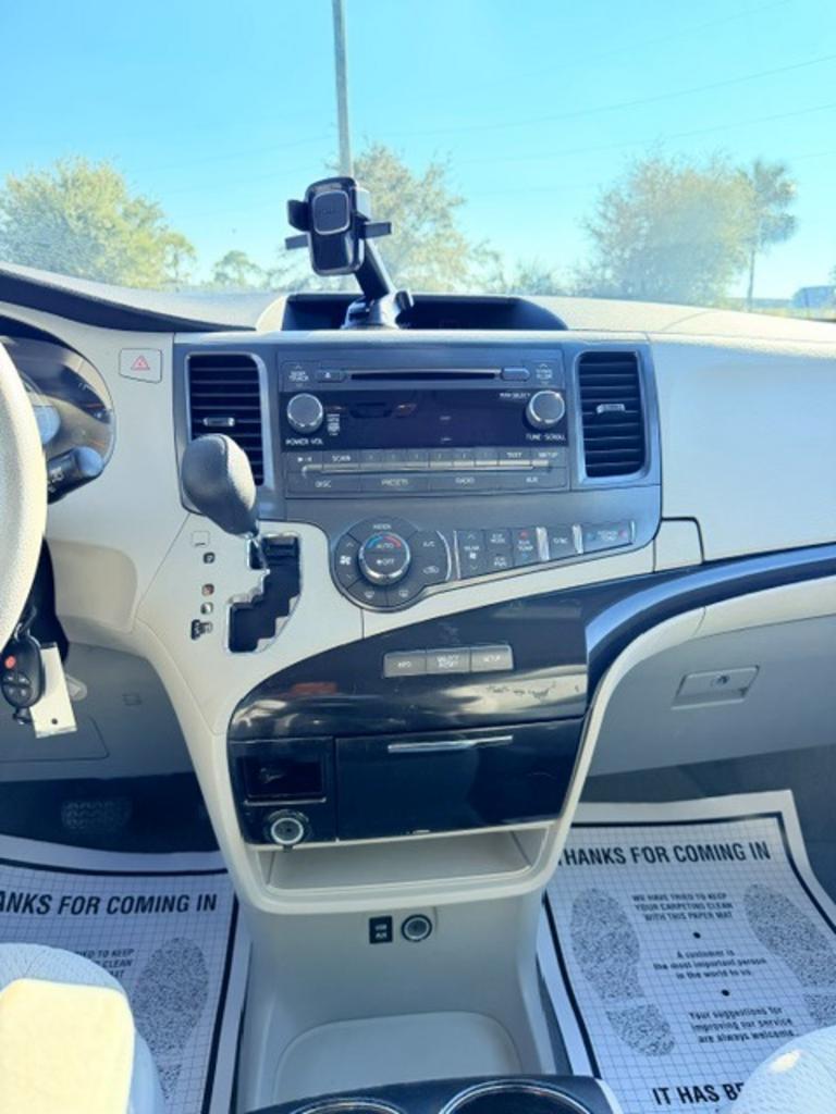 2013 Toyota Sienna - $9,995