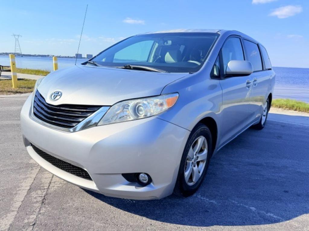 2013 Toyota Sienna - $9,995