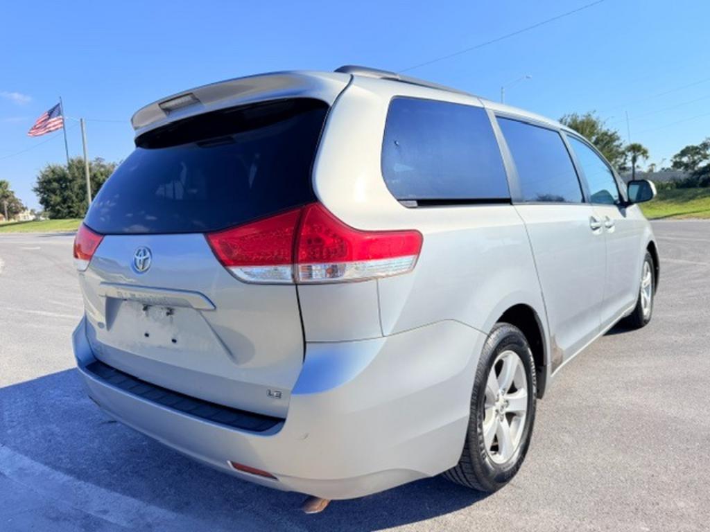 2013 Toyota Sienna - $9,995