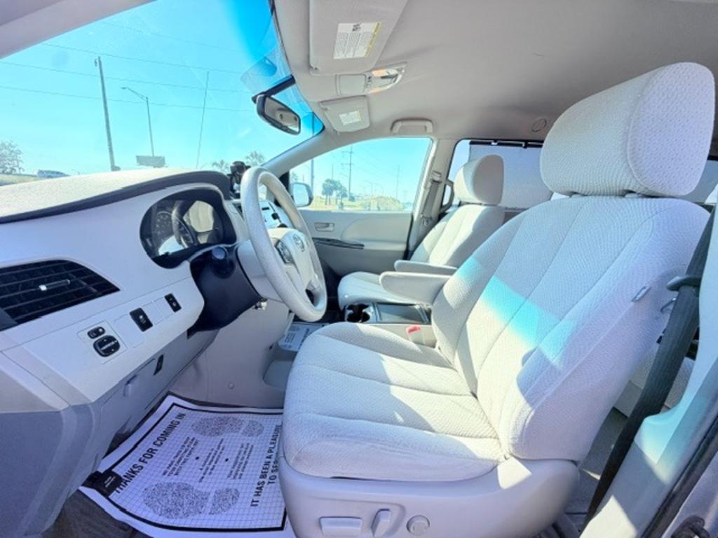 2013 Toyota Sienna - $9,995