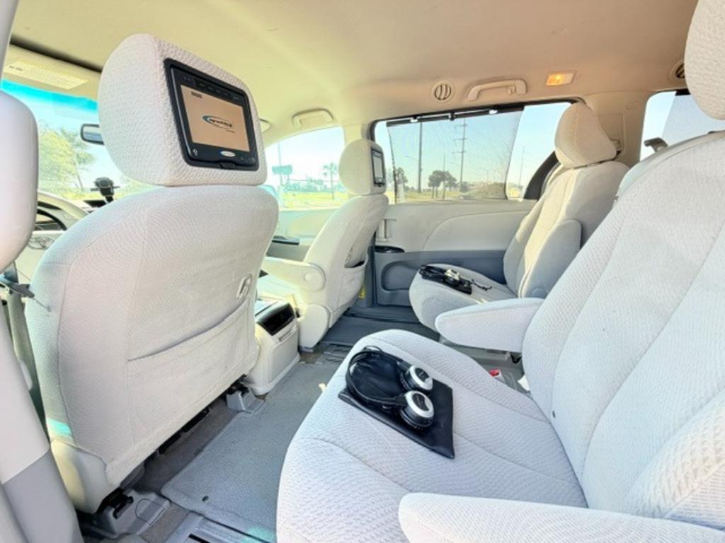 2013 Toyota Sienna - $9,995
