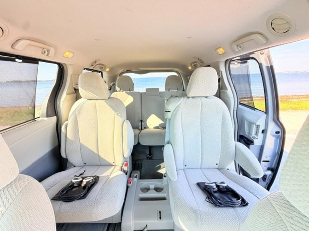 2013 Toyota Sienna - $9,995