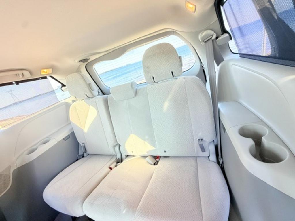 2013 Toyota Sienna - $9,995