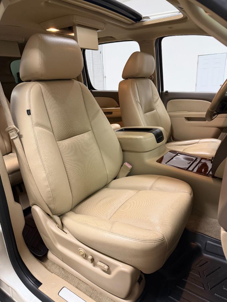 2013 Chevrolet Suburban - $9,349