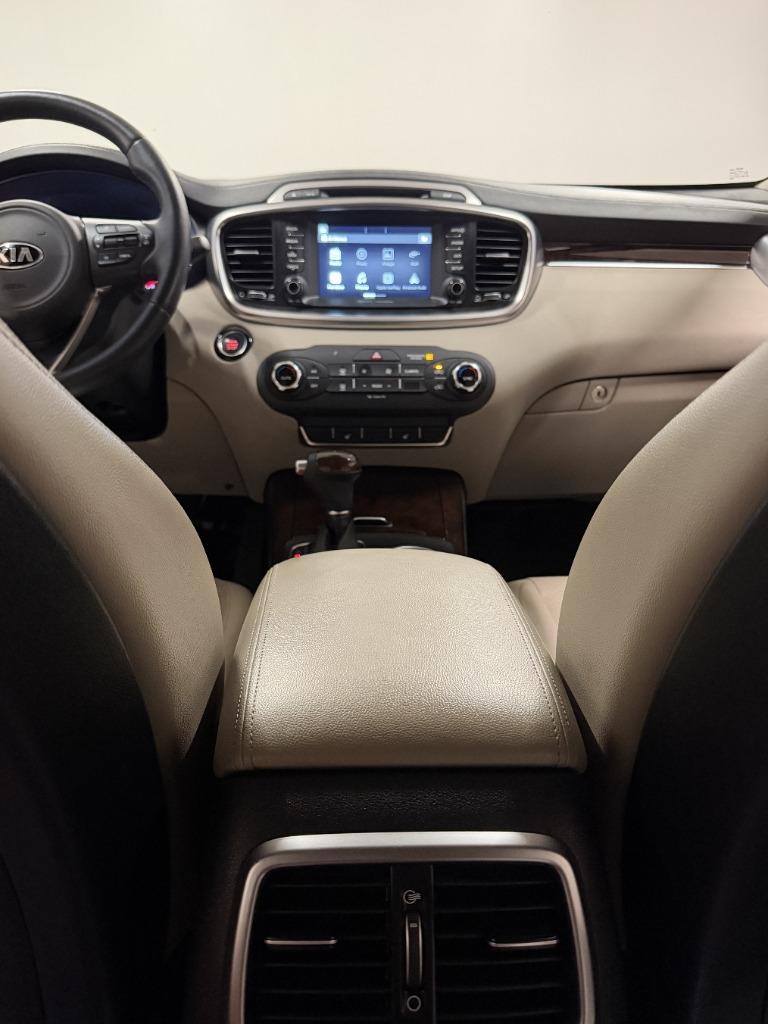 2017 Kia Sorento - $14,425