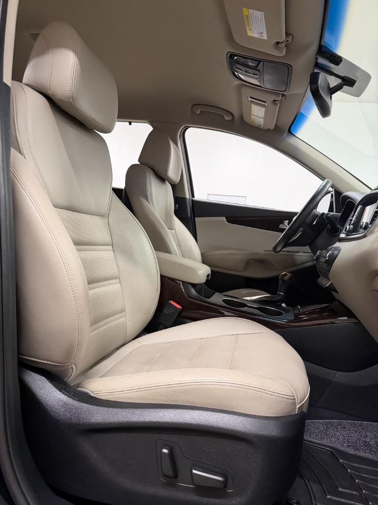 2017 Kia Sorento - $14,425