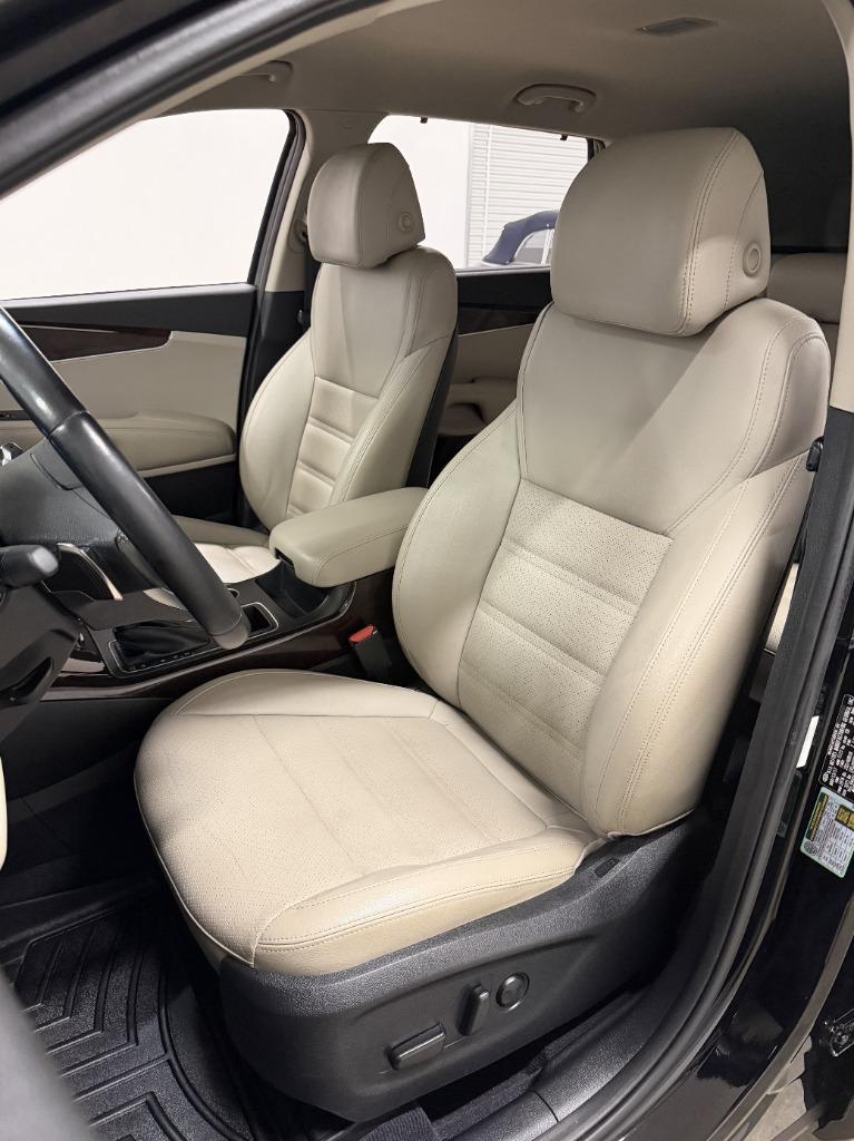 2017 Kia Sorento - $14,425