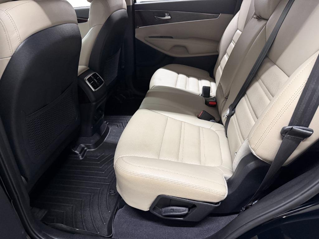 2017 Kia Sorento - $14,425