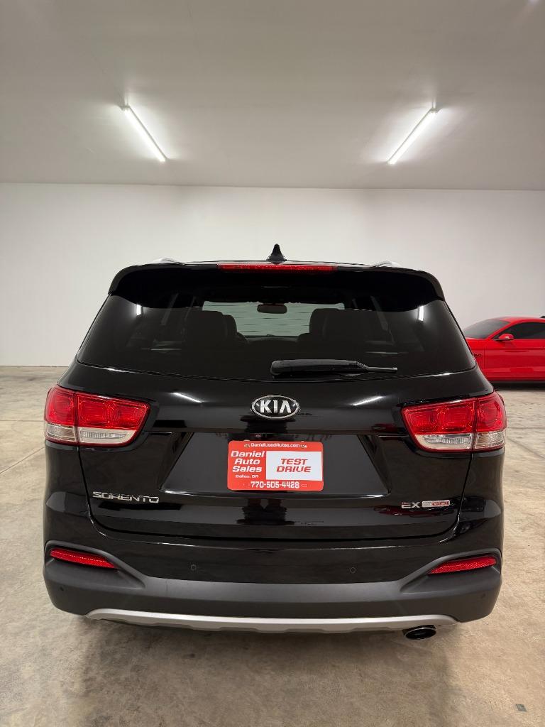2017 Kia Sorento - $14,425