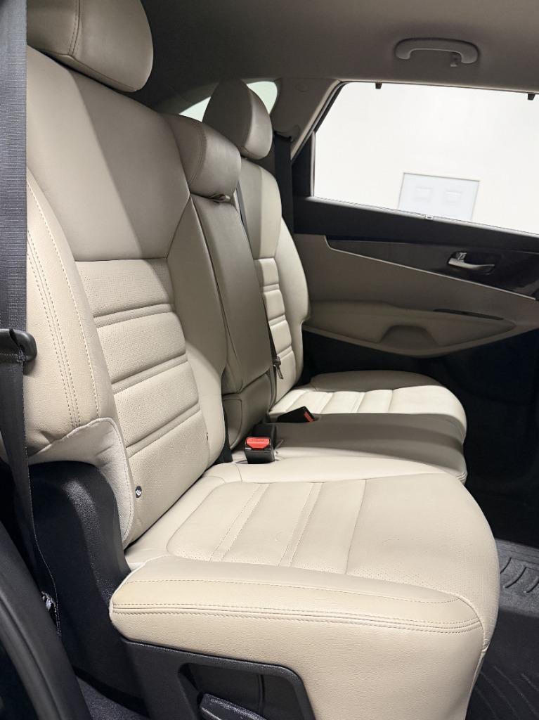 2017 Kia Sorento - $14,425