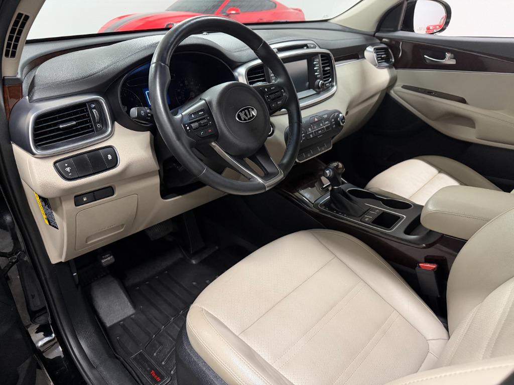 2017 Kia Sorento - $14,425
