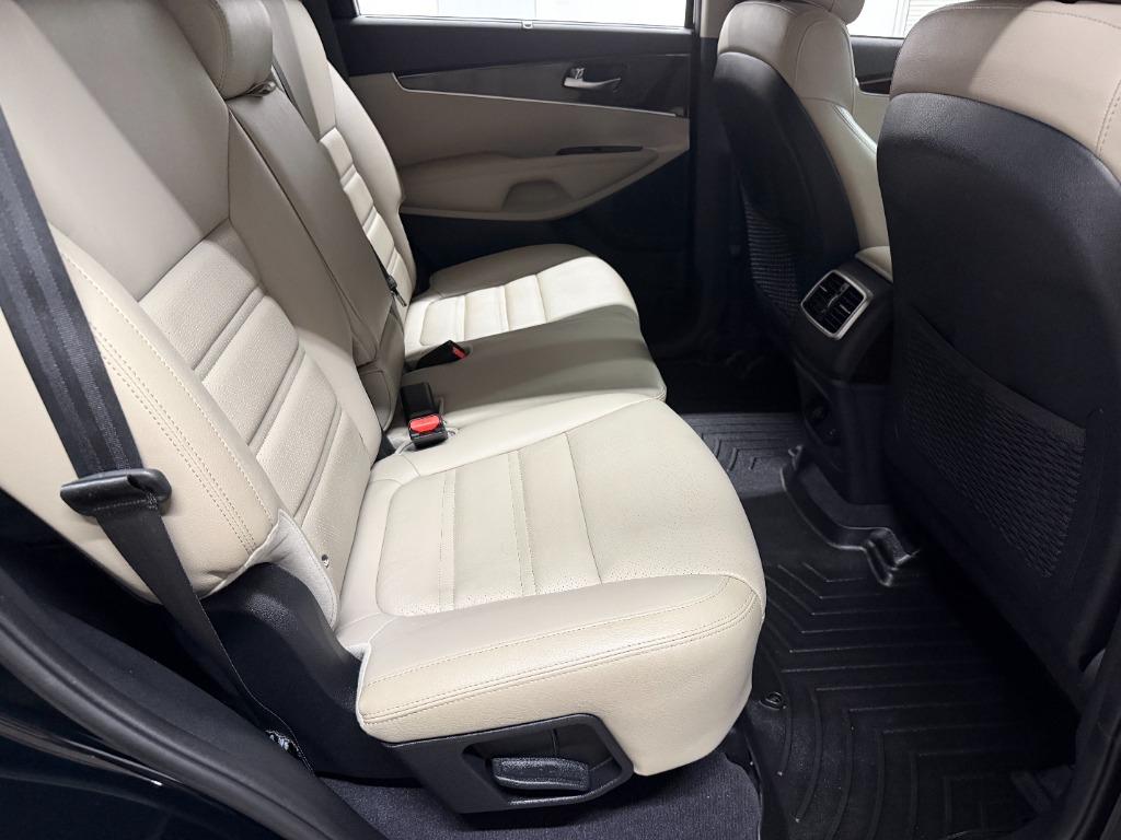 2017 Kia Sorento - $14,425