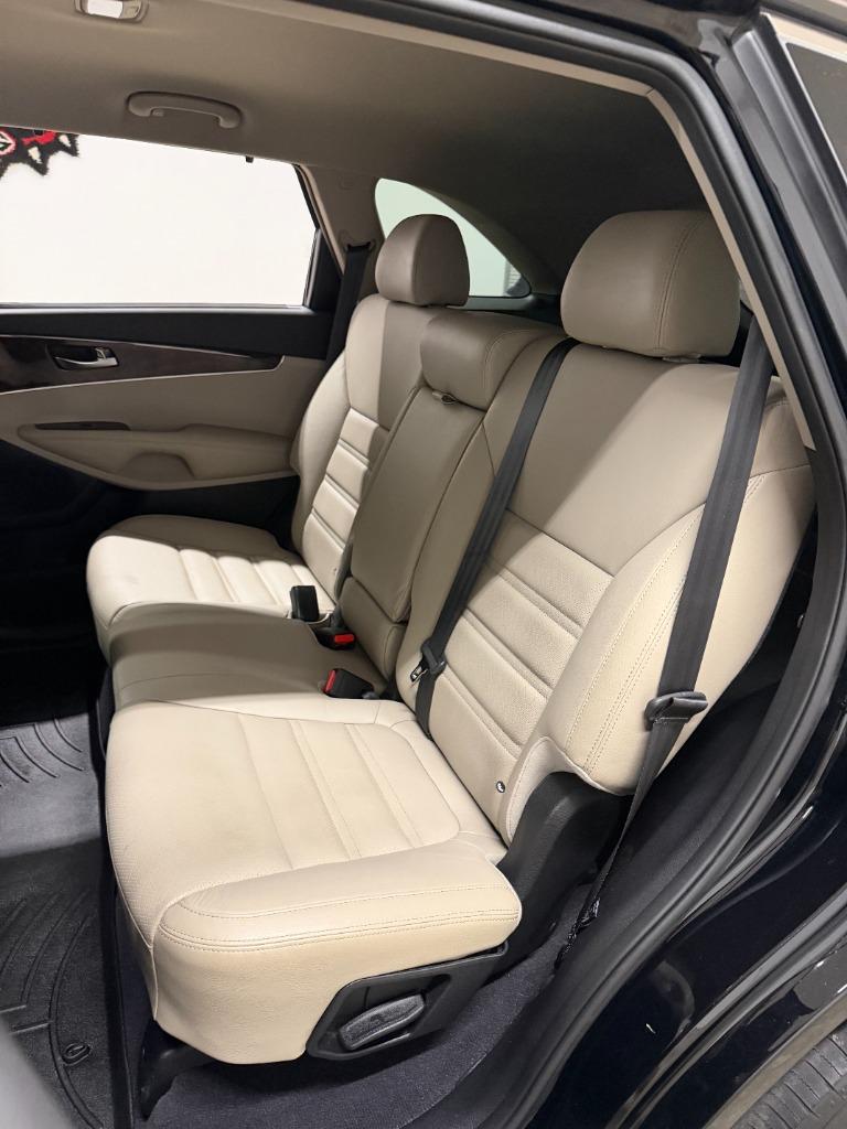 2017 Kia Sorento - $14,425