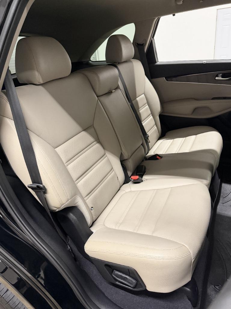 2017 Kia Sorento - $14,425