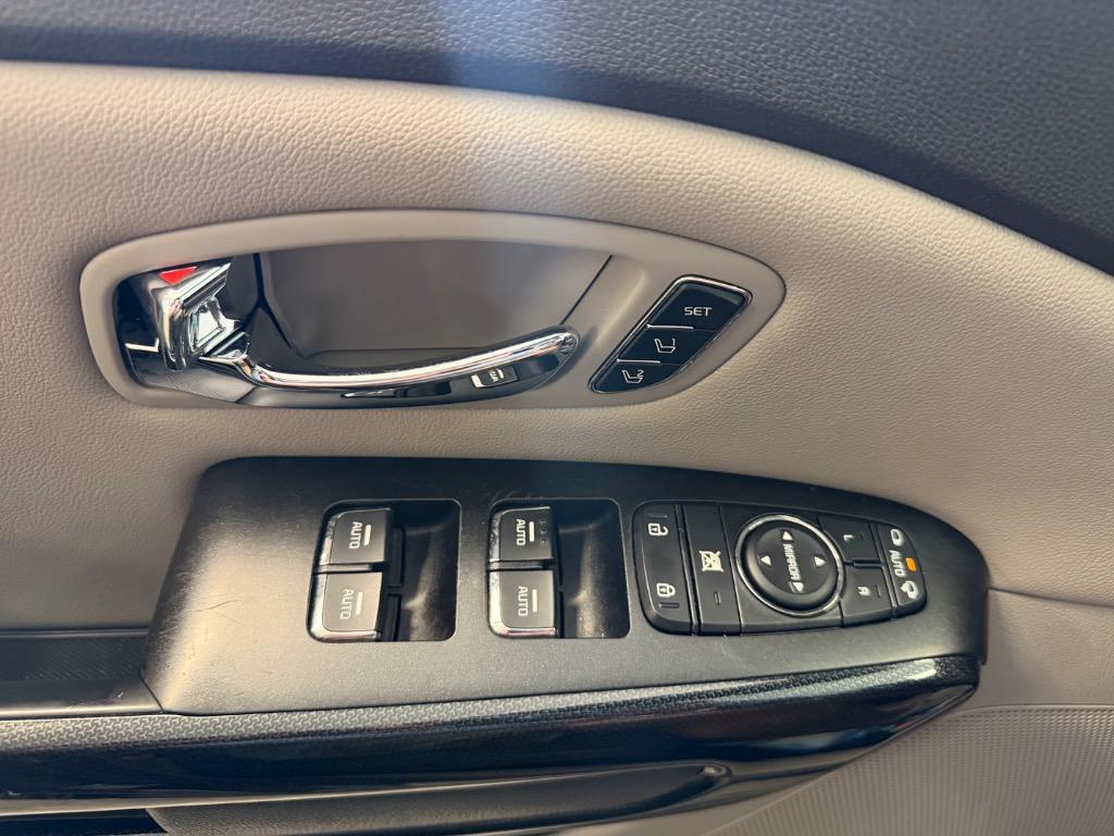 2018 Kia Sedona - $12,950