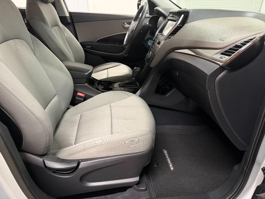 2017 Hyundai Santa Fe - $8,950