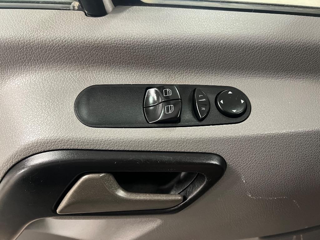 2013 Mercedes-Benz 500 - $13,950