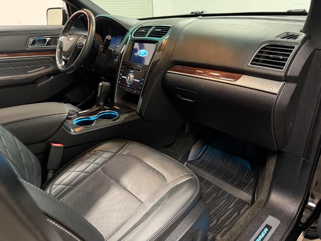 2017 Ford Explorer - $19,950