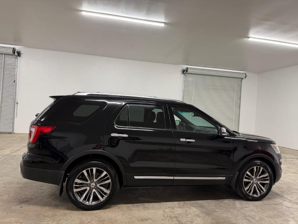 2017 Ford Explorer - $19,950