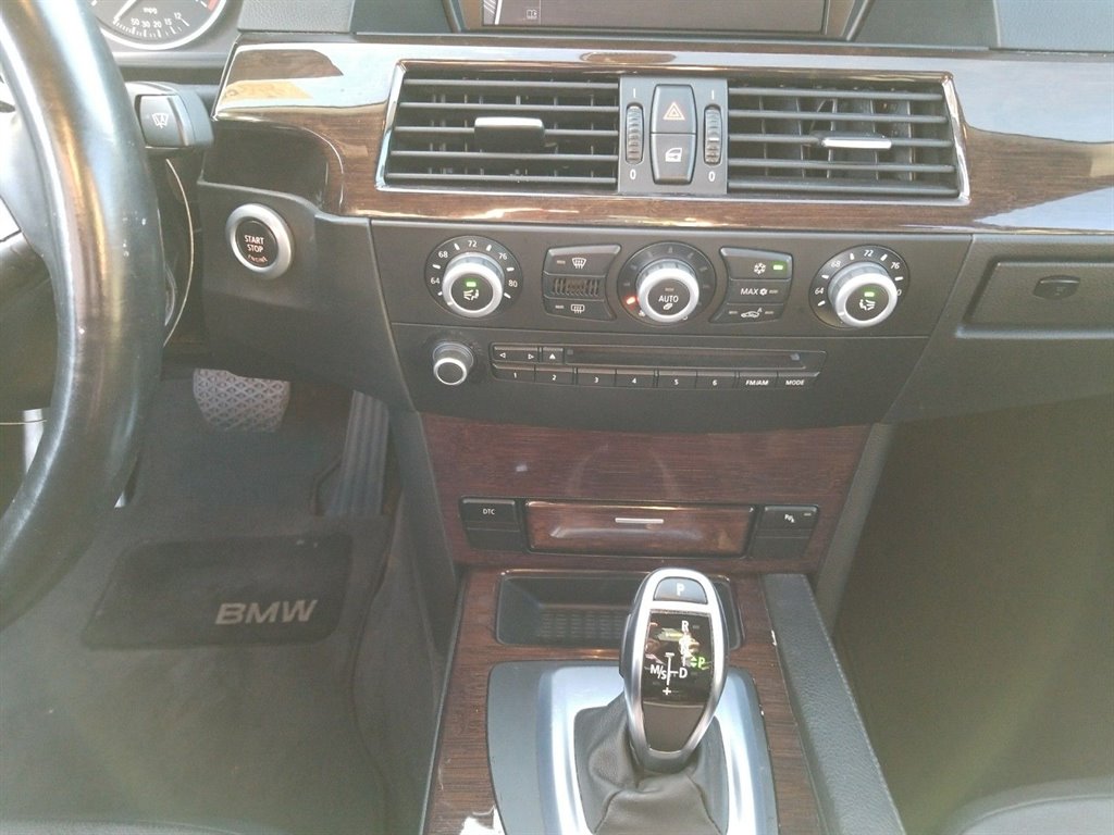 2010 BMW 5-Series 550i photo