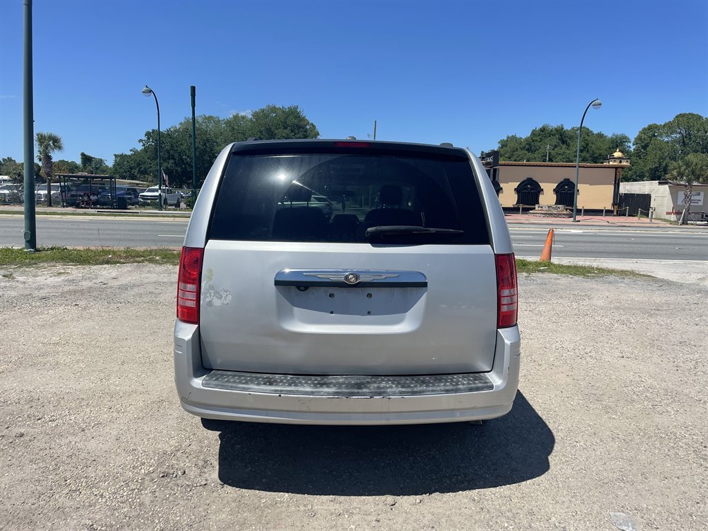 2008 CHRYSLER Town and Country Minivan - $7,500